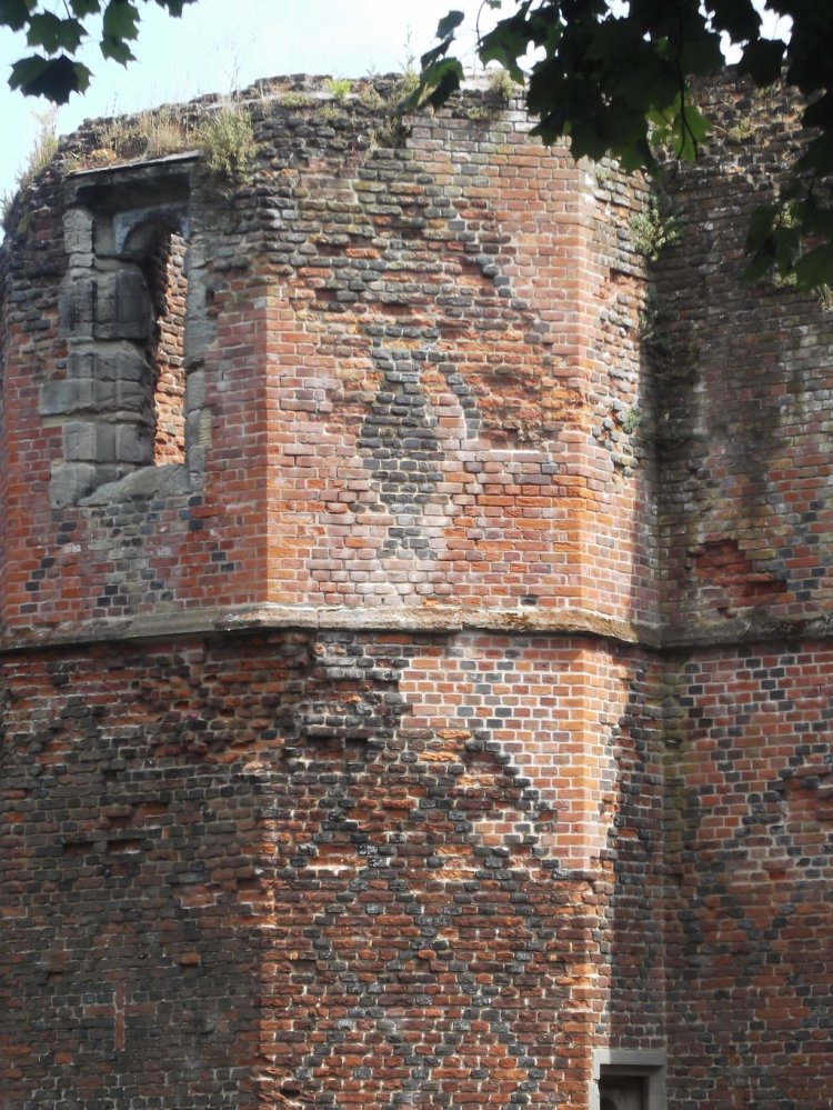 kirby-muxloe-castle-2